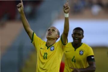 La celebración de Gilherme tras el primer tanto de Brasil.