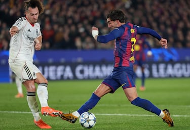 Ferran Torres se pelea entre gigantes