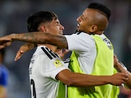 Futbol, Colo Colo vs Everton.
Fecha 2, Liga de Primera 2026.
El jugador de Everton Yastin Cuevas, izquierda, celebra con Arturo Vidal tras marcar un gol contra Colo Colo durante el partido de primera division disputado en el estadio Monumental de Santiago, Chile.
07/02/2026
Andres Pina/Photosport
Football, Colo Colo vs Everton.
2nd turn, 2026 First Division League.
Everton’s player Yastin Cuevas, left, celebrates with Arturo Vidal after scoring against gainst Colo Colo during a first division match at the Monumental stadium in Santiago, Chile.
07/02/2026
Andres Pina/Photosport
