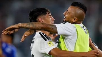 Futbol, Colo Colo vs Everton.
Fecha 2, Liga de Primera 2026.
El jugador de Everton Yastin Cuevas, izquierda, celebra con Arturo Vidal tras marcar un gol contra Colo Colo durante el partido de primera division disputado en el estadio Monumental de Santiago, Chile.
07/02/2026
Andres Pina/Photosport
Football, Colo Colo vs Everton.
2nd turn, 2026 First Division League.
Everton’s player Yastin Cuevas, left, celebrates with Arturo Vidal after scoring against gainst Colo Colo during a first division match at the Monumental stadium in Santiago, Chile.
07/02/2026
Andres Pina/Photosport