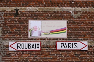 Placa conmemorativa en honor a Jean Stablinski, un ciclista francés de origen polaco, profesional entre los años 1952 y 1968.