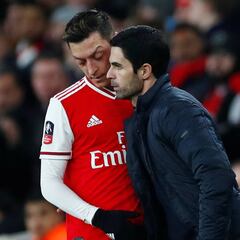 El agente de Özil arremete contra Arteta