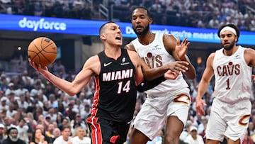 CLEVELAND, OHIO - APRIL 23: Tyler Herro #14 of the Miami Heat passes around Evan Mobley #4 of the Cleveland Cavaliers during the first quarter of game two of the first round of the Eastern Conference Playoffs at Rocket Arena on April 23, 2025 in Cleveland, Ohio. NOTE TO USER: User expressly acknowledges and agrees that, by downloading and or using this photograph, User is consenting to the terms and conditions of the Getty Images License Agreement. Jason Miller/Getty Images/AFP (Photo by Jason Miller / GETTY IMAGES NORTH AMERICA / Getty Images via AFP)