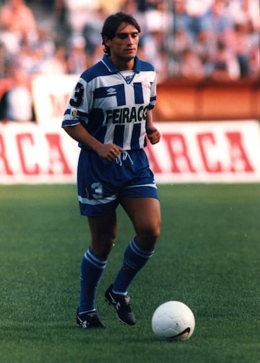 El lateral derecho español vistió la camiseta blanquiazul entre 1996 y 1999. Jugó 102 partidos y marcó 3 goles. 