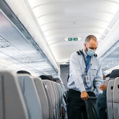 La Guardia Civil interviene en un avión porque una pareja no quería ir en asientos con restos de comida
