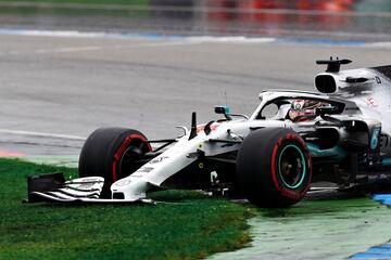 El líder del Mundial se salió de pista en la misma curva que Leclerc. Aunque tuvo suerte y pudo seguir en la carrera.