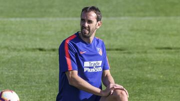 Godín, suplente ante el Eibar; Lucas, central y Filipe Luis, lateral