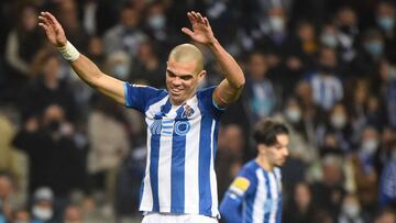 Pepe ante el Sporting