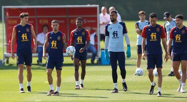 Pau Torres, Yeremi Pino, Ansu Fati, Robert Sánchez, Sergio Busquets y Carlos Soler.