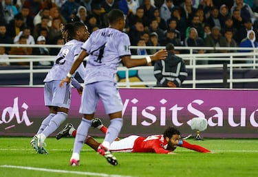 Camavinga zancadilleó al extremo del Al Ahly, Hussein El-Shahat, dentro del área y el colegiado señaló el punto de penalti.