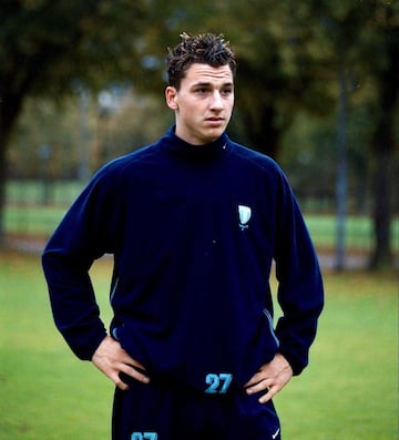 Zlatan inició su carrera como futbolista profesional en Malmö F.F en 1999.