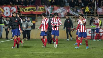 Los jugadores del Atl&eacute;tico tras la derrota contra la Cultural Leonesa. 