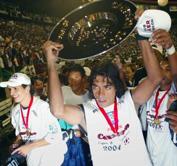19 jugadores colombianos se coronaron campeones de la Copa Libertadores  2004 con Once Caldas