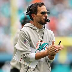 Mike McDaniel’s contract details: What is the Dolphins head coach’s salary and how many years does he have left?