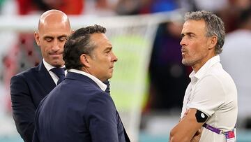 Spanish Royal Football Federation (RFEF) president Luis Rubiales (L) and Spain's coach #00 Luis Enrique (R) look on from the pitch ahead of the Qatar 2022 World Cup round of 16 football match between Morocco and Spain at the Education City Stadium in Al-Rayyan, west of Doha on December 6, 2022. (Photo by KARIM JAAFAR / AFP)