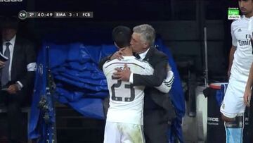 Ancelotti besó a Isco en el cambio.