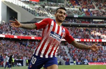 Correa celebra un gol con el Atlético.