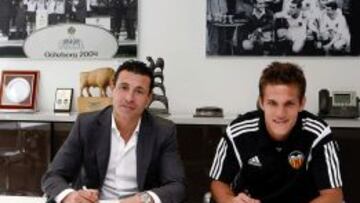 Salvo y Zuculini, en la firma del contrato.