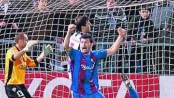 <b>LESIÓN DE TABARES. </b>El delantero argentino podría sufrir una rotura de la tibia de su pierna izquierda, según las primeras exploraciones realizadas al jugador argentino.