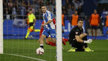 No se terminaría llevando la victoria el Sporting. En el 85 apareció uno de los magos de Riazor para establecer el 1-1 final. Mella recibió un balón llovido de Lucas y tras encarar a Rubén Yáñez, le batió por debajo de las piernas con un disparo suave.