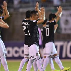 Jugadores del Tri abandonan estadio sin bañarse por falta de regaderas