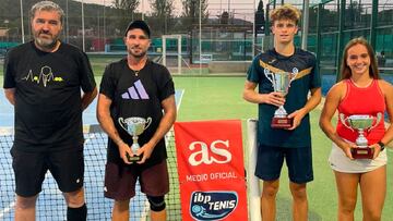 Imagen de la ceremonia de entrega de trofeos del VII Open Vila de Cunit, torneo del Circuito IBP Tenis Pro