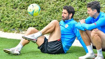 Raúl García, con Vesga en Lezama