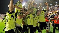 Los jugadores del Zaragoza celebran la salvaci&oacute;n en aquel partido de mayo de 2011.