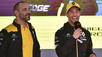 Abiteboul y Ricciardo durante la temporada 2019.