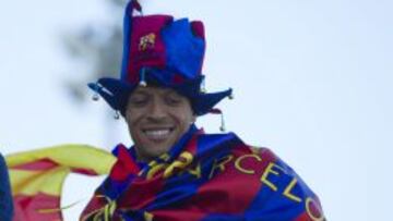 El brasileño del Barcelona, Adriano, ha firmado por cuatro temporadas más con el Barcelona.