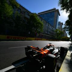 La FIA obliga a McLaren a modificar su alerón trasero