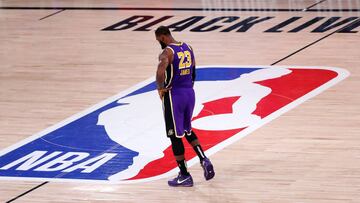 LeBron James, cabizbajo, durante el primer partido de las semifinales de la Conferencia Oeste, correspondiente a los playoffs de la NBA 2020, que ha enfrentado a Los Angeles Lakers y a Houston Rockets