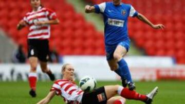 Natalia, jugadora del Bristol, ante el Doncaster. 