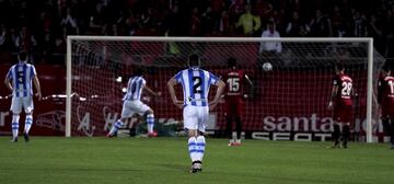 0-1. Mikel Oiarzabal marc¨® el primer gol de penalti.