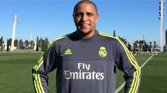 Roberto Carlos en un campo de entrenamiento del Real Madrid.