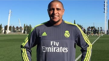 Roberto Carlos en un campo de entrenamiento del Real Madrid.