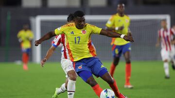 Colombia's defender #17 Juan Arizala controls the ball during the 2025 South American U-20 football championship final round match between Colombia and Paraguay at the Br�gido Iriarte stadium in Caracas on February 4, 2025. (Photo by Edixon GAMEZ / AFP)