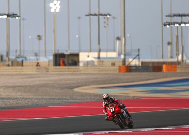 Acosta debuta con este equipo en el que repite Augusto Fernández y, aunque su moto figure como GASGAS en realidad es una KTM como la de los oficiales. El Tiburón ya ha dejado grandes sensaciones en pretemporada e irá a por nota.