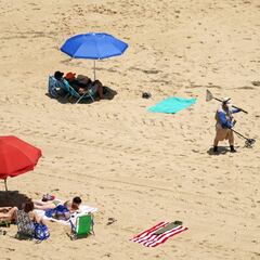 What is the current situation with summer holidays during the coronavirus crisis?