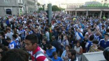 Seguidores del Deportivo de La Coru&ntilde;a durante la concentraci&oacute;n de protesta por un posible descenso.