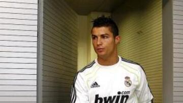 Cristiano Ronaldo, llegando a la rueda de prensa