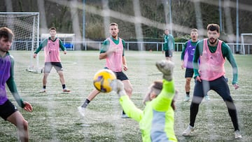 Varios jugadores del Racing de Ferrol durante un entrenamiento.