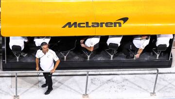 Gil de Ferran, en el muro de McLaren. 