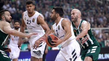 ATHENS, GREECE - APRIL 23: Facundo Campazzo, #7 of Real Madrid competes with Nick Calathes, #33 of Panathinaikos OPAP Athens during the Turkish Airlines EuroLeague Play Off game 3 between Panathinaikos Opap Athens v Real Madrid at Olympic Sports Center Athens on April 23, 2019 in Athens, Greece. (Photo by Panagiotis Moschandreou/EB via Getty Images)