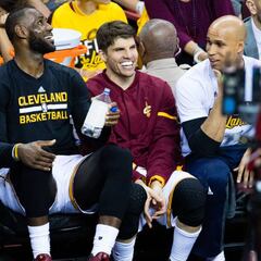 "LeBron es un base, un alero, un quarterback... lo es todo"