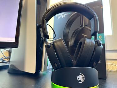 Roccat Syn Max Air, análisis. Auriculares de gran sonido… y una base de carga que es pura vida