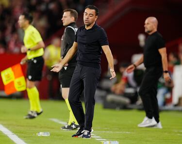 Xavi Hernández en la banda.