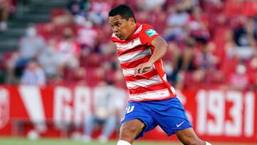 Carlos Bacca debuta de manera oficial con Granada ante Villarreal.