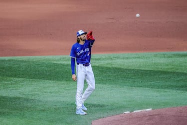 De la mano de Kirk, Blue Jays pegan primero a Yankees en el primero de la Serie Divisional de la Liga Americana