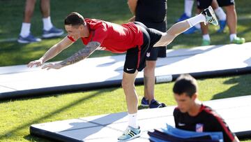 Fernando Torres, en el entrenamiento del Atlético de Madrid, antes de medirse al Brighton.